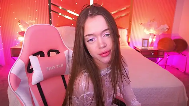 LunarDolly online show from April 15, 6:09 am