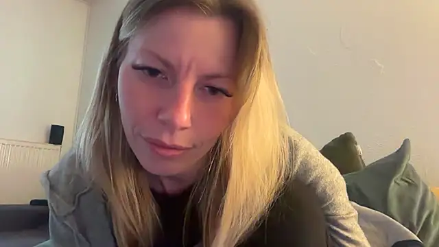 nursenextdoor901 online show from April 13, 5:46 am