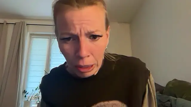 nursenextdoor901 online show from April 14, 6:19 am