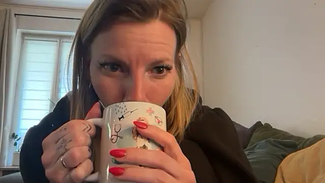 nursenextdoor901 online show from April 17, 5:43 am