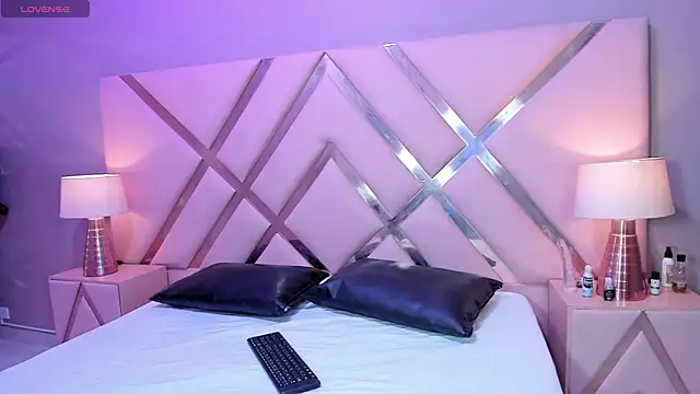 QueenofFirex online show from April 17, 8:01 pm