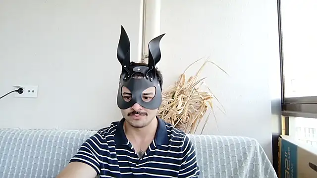 Snapshot of Hayat2Bilet chatting on June 20, 10:07 am Hayat2Bilet online show from June 20, 10:07 am