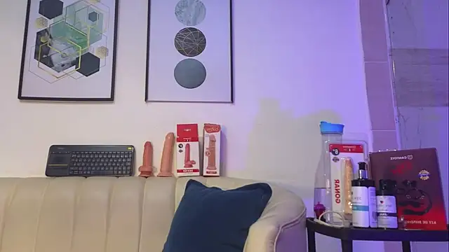 BellaWilliams  online show from July 17, 7:52 pm
