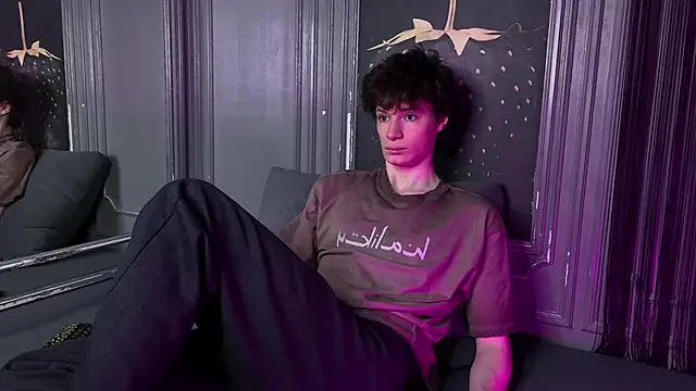 EdwardHogan online show from April 9, 3:50 pm