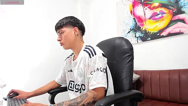 Thebestboyhot online show from April 16, 6:14 am