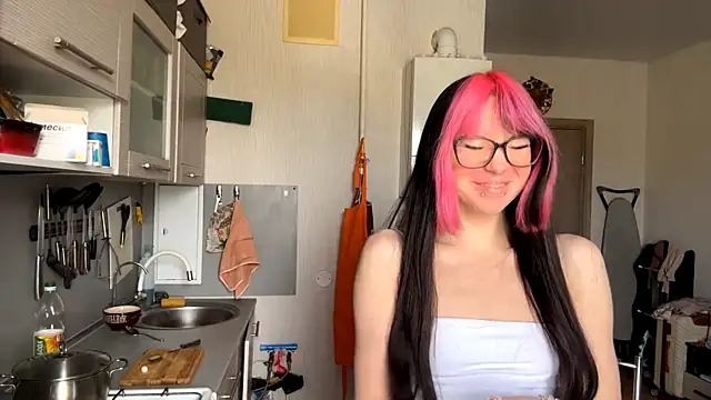 WifeAileen online show from April 16, 6:36 am