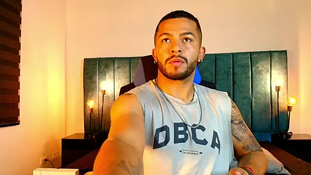 Enzo Vitale  online show from April 14, 7:20 pm