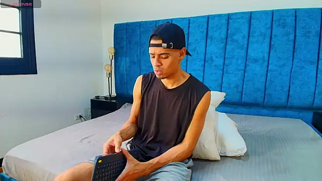 Pablo Cruzz online show from April 10, 7:40 pm