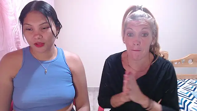 juliachannelhot online show from April 13, 8:58 pm