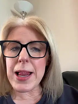 Laylaskyexx online show from April 7, 10:15 am