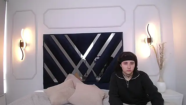 Elisa n Emma online show from April 12, 8:03 pm