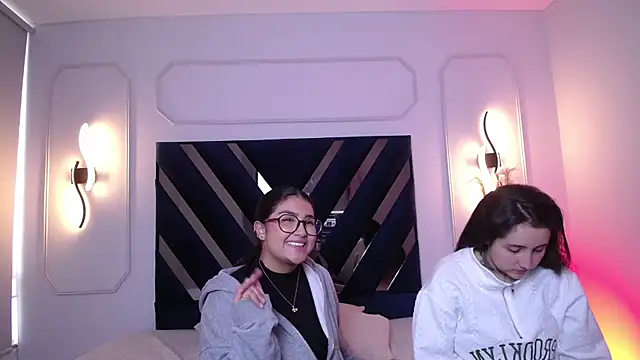 Elisa n Emma online show from April 13, 1:16 pm