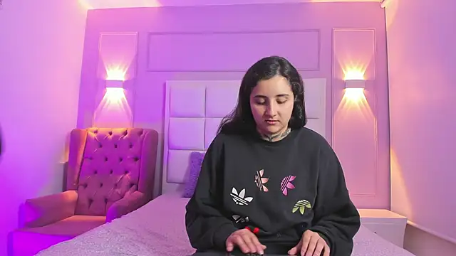 Elisa n Emma online show from April 14, 1:39 pm