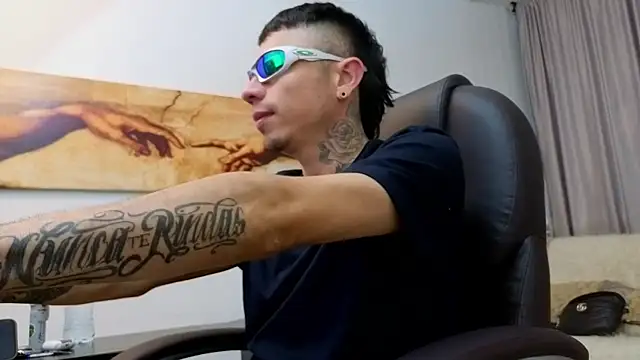 Charlie Foxie online show from April 3, 8:07 pm