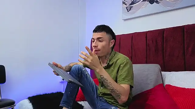 Charlie Foxie online show from April 9, 3:50 am