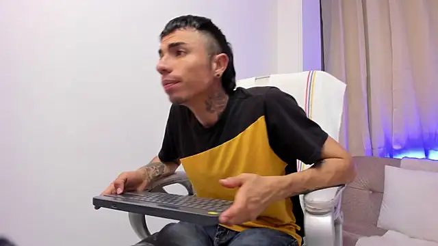 Charlie Foxie online show from April 10, 3:34 am