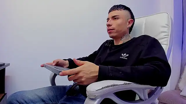 Charlie Foxie online show from April 15, 1:56 am