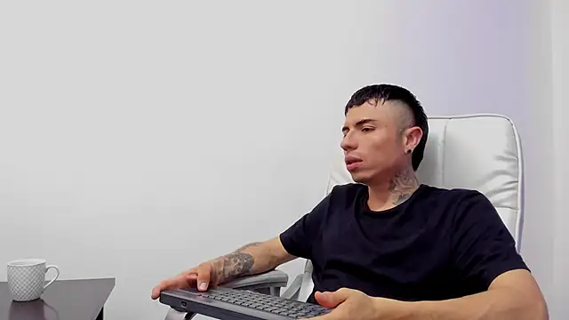 Charlie Foxie online show from April 18, 3:21 am