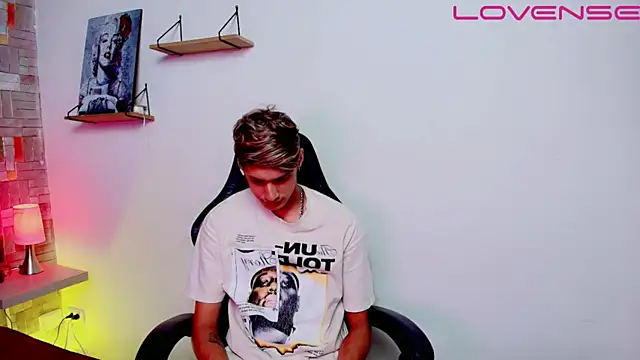 flaquito    online show from April 10, 8:24 pm