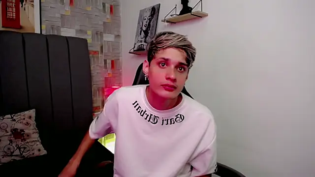 flaquito    online show from April 14, 8:26 pm