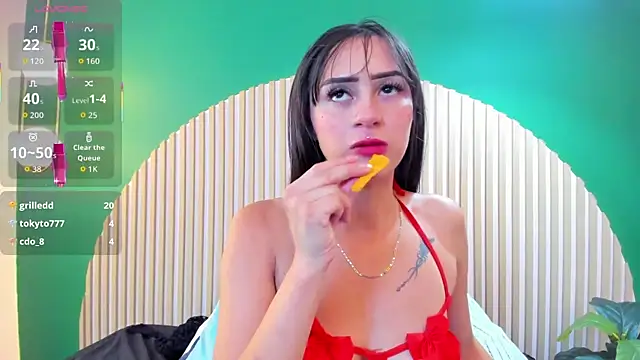 Snapshot of Alicecoule_ chatting on May 11, 4:26 pm Alicecoule online show from May 11, 4:26 pm
