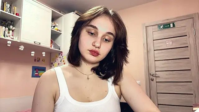 NoraSweetie online show from April 3, 2:15 pm