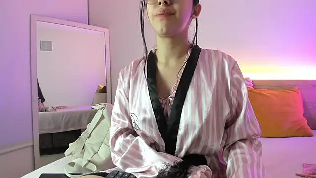 DaphneValucci online show from July 29, 4:32 am