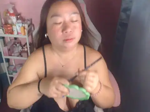Snapshot of bella_holy chatting on May 13, 11:40 am bella holy online show from May 13, 11:40 am