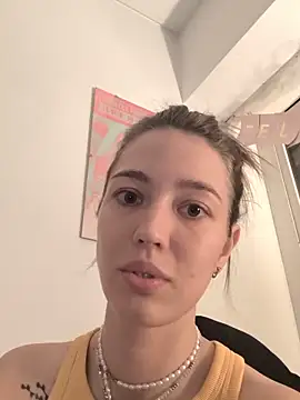 Snapshot of ulika_200419 chatting on May 7, 1:11 am ulika 200419 online show from May 7, 1:11 am
