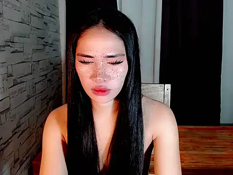 urasiankylie online show from April 12, 8:03 pm