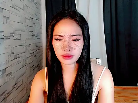 urasiankylie online show from April 14, 8:15 pm