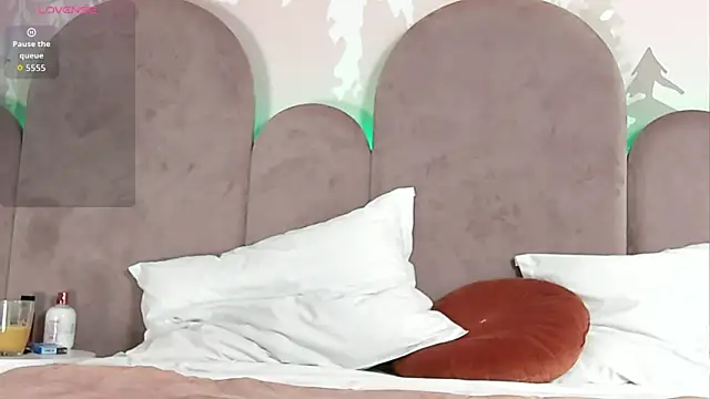 NolaDonovan online show from April 18, 7:58 pm