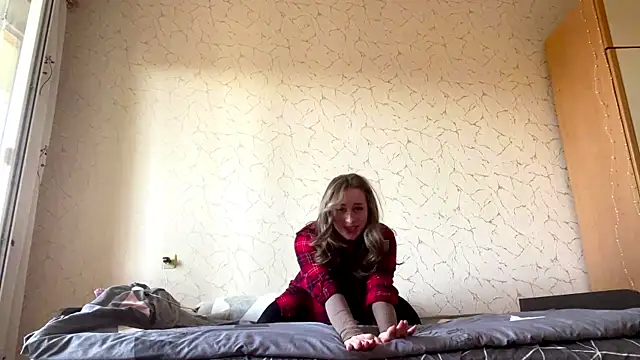 SpringSummers online show from April 6, 8:15 am