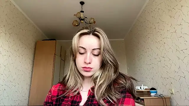 SpringSummers online show from April 17, 9:45 am