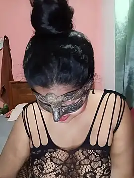 Snapshot of Maskedcurves chatting on June 10, 8:24 am Maskedcurves online show from June 10, 8:24 am