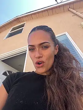 AliciaDx online show from April 7, 8:09 pm