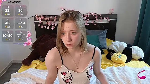 Snapshot of luniera chatting on June 14, 3:19 am luniera online show from June 14, 3:19 am