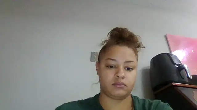 madzbailey online show from April 9, 3:28 pm