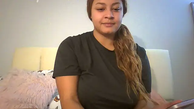 madzbailey online show from April 19, 4:28 pm