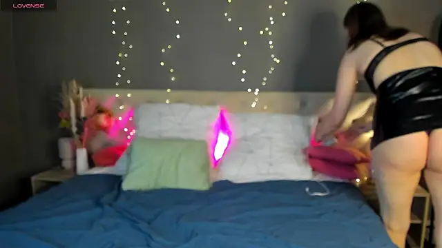 Amy-Desiree online show from April 14, 1:11 am