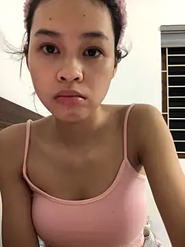 Snapshot of Yenlisu3Zie chatting on May 31, 4:25 pm Yenlisu3Zie online show from May 31, 4:25 pm