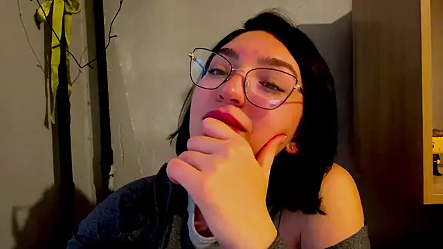 SinfulStarlight online show from April 16, 1:23 pm