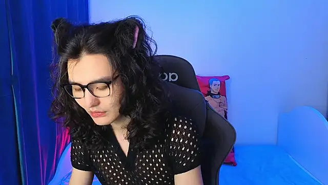 FormOverFear online show from April 5, 3:53 pm