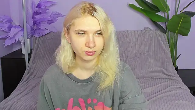 Kitty Blondie online show from April 7, 4:13 am