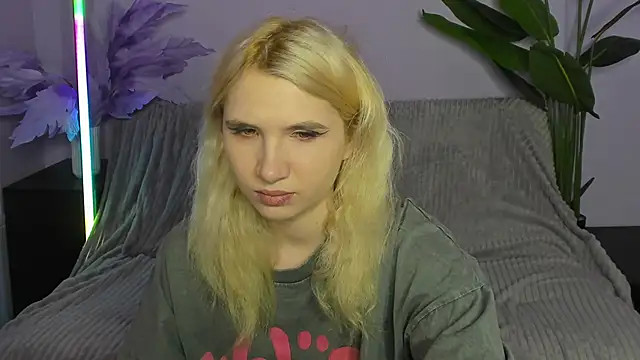 Kitty Blondie online show from April 8, 2:22 am