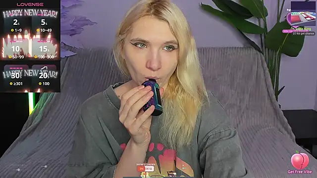 Kitty Blondie online show from April 13, 2:17 am