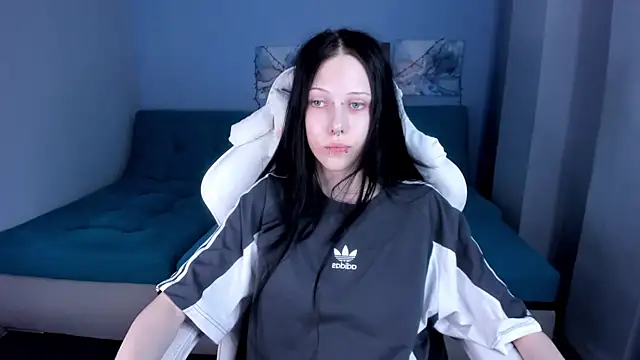 SugarBunny18 online show from July 18, 5:00 am