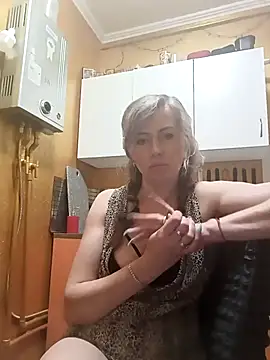 TaynaSecret online show from April 4, 8:17 pm