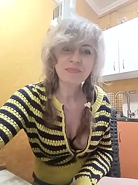 TaynaSecret online show from April 5, 8:28 pm