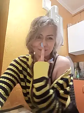 TaynaSecret online show from April 6, 8:32 pm